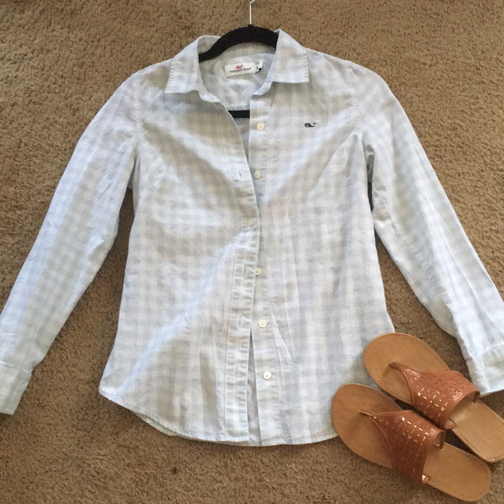 ❌SOLD❌Adorable VVines Button Up!